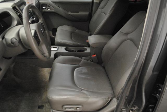 Nissan Frontier 2012 photo 24