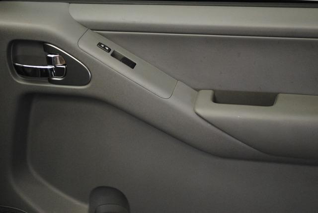 Nissan Frontier 2012 photo 3