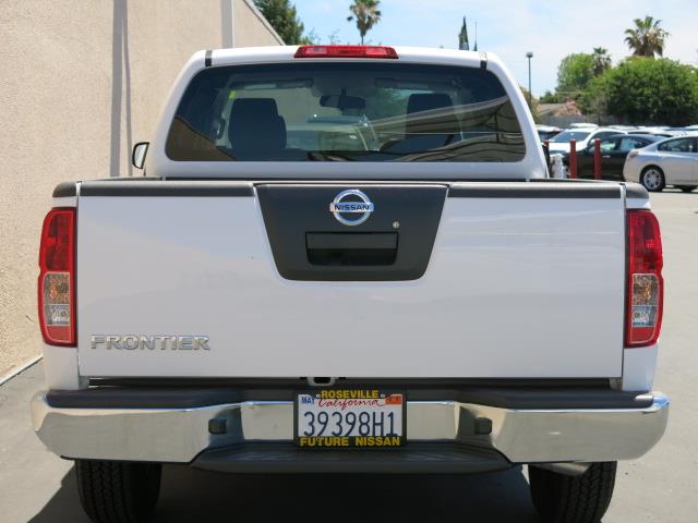 Nissan Frontier 2012 photo 4