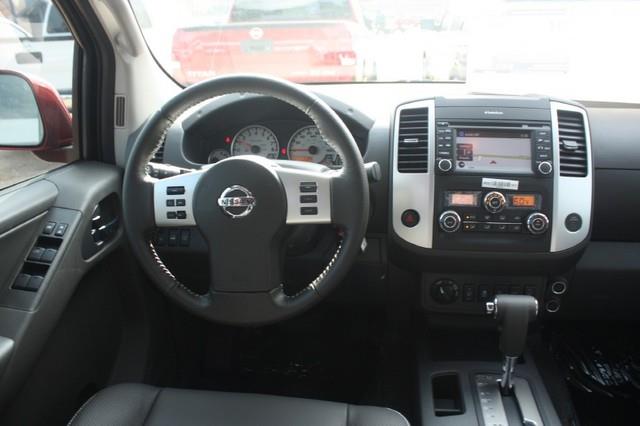Nissan Frontier 2013 photo 2