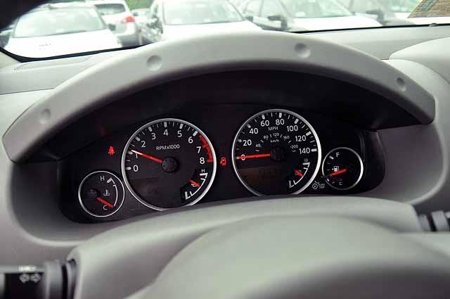 Nissan Frontier LS S Pickup Truck