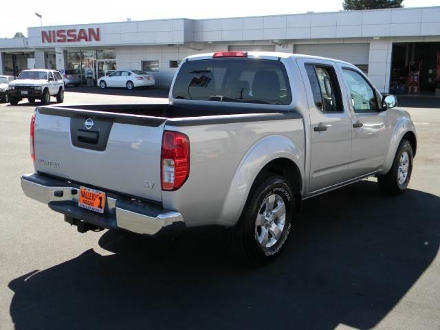 Nissan Frontier 2013 photo 2
