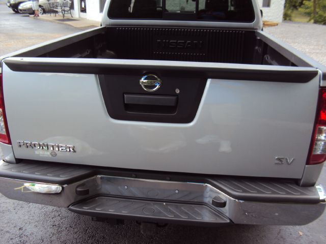 Nissan Frontier 2013 photo 2