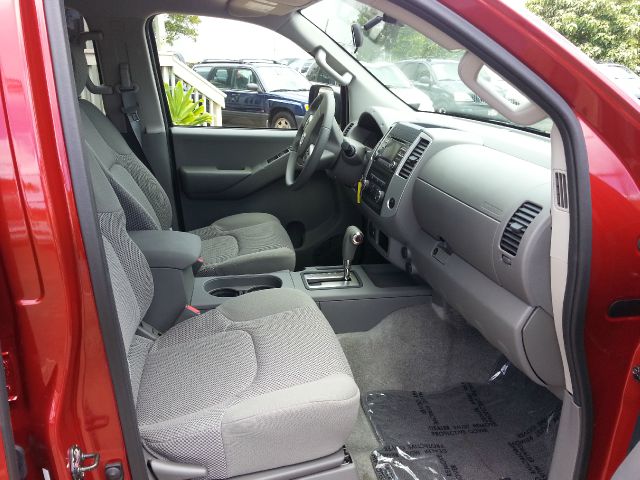 Nissan Frontier 2013 photo 2