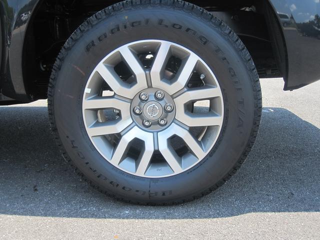 Nissan Frontier LS S Pickup Truck