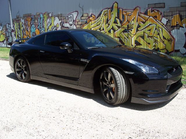 Nissan GT-R 2009 photo 1