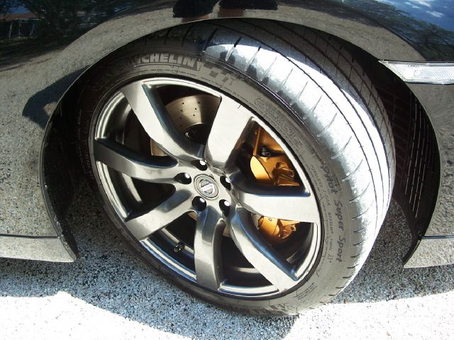 Nissan GT-R 2009 photo 2