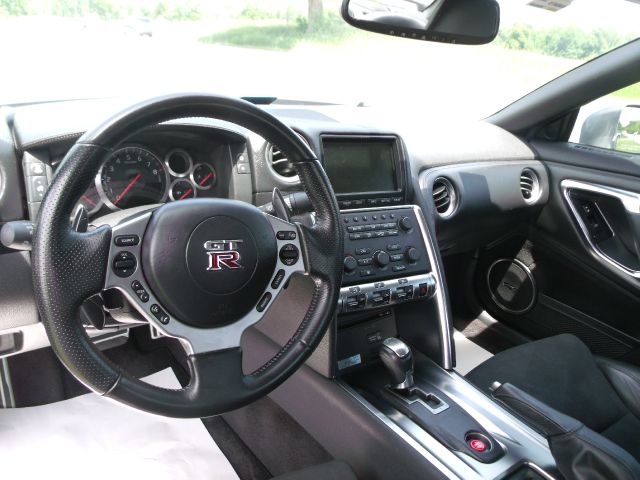 Nissan GT-R 2009 photo 1