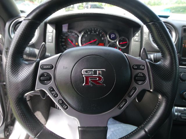 Nissan GT-R 2009 photo 10