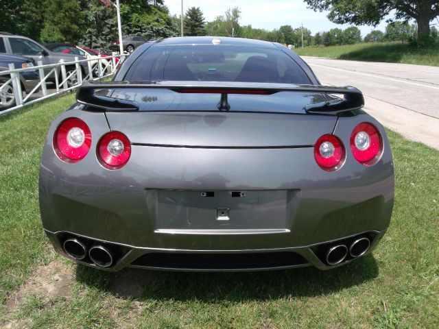 Nissan GT-R 2009 photo 14