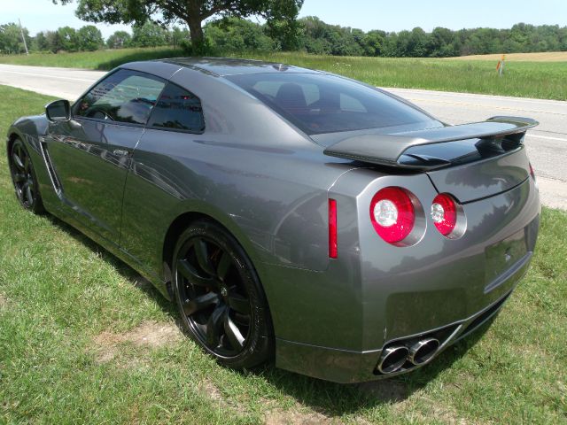 Nissan GT-R 2009 photo 17