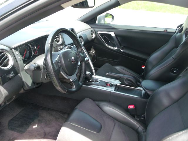 Nissan GT-R 2009 photo 18