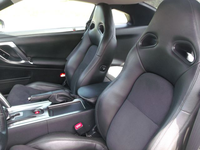 Nissan GT-R 2009 photo 22