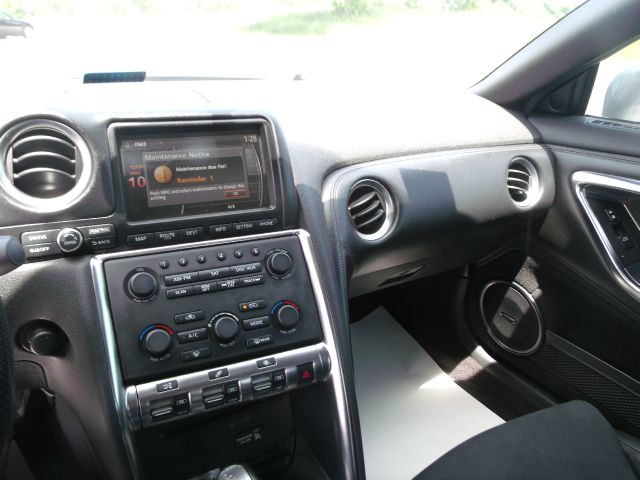 Nissan GT-R 2009 photo 25
