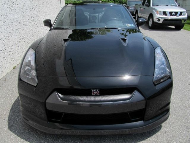 Nissan GT-R 2009 photo 1