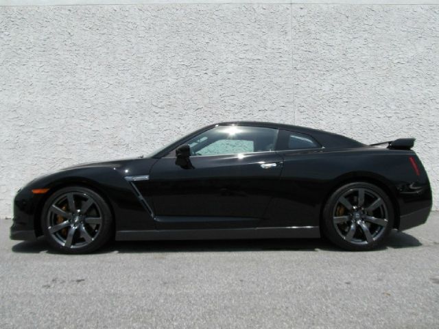 Nissan GT-R 2009 photo 2