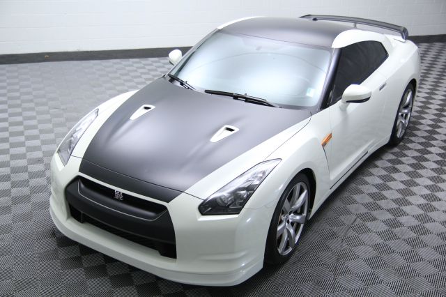 Nissan GT-R 2009 photo 1