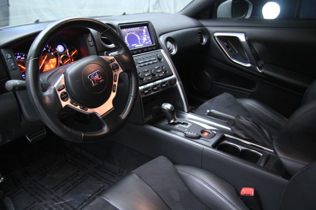Nissan GT-R 2009 photo 2