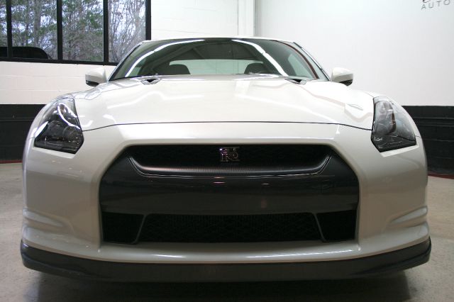 Nissan GT-R 2010 photo 3