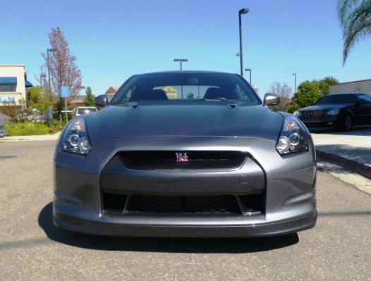 Nissan GT-R 2010 photo 2