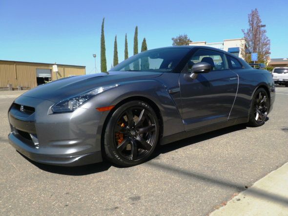 Nissan GT-R 2010 photo 3