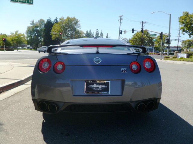 Nissan GT-R 2010 photo 4