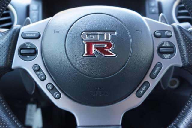 Nissan GT-R 2010 photo 13