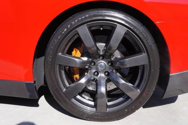 Nissan GT-R 2010 photo 15