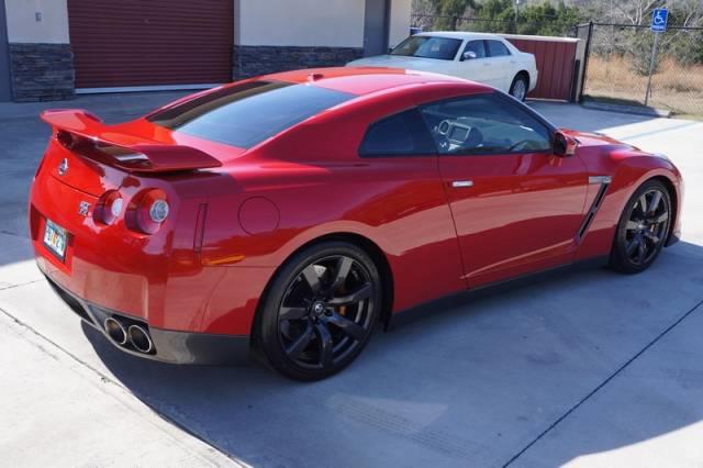 Nissan GT-R 2010 photo 28