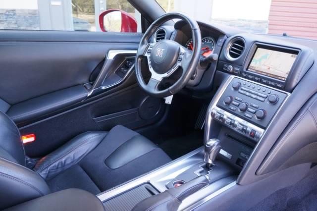 Nissan GT-R 2010 photo 31