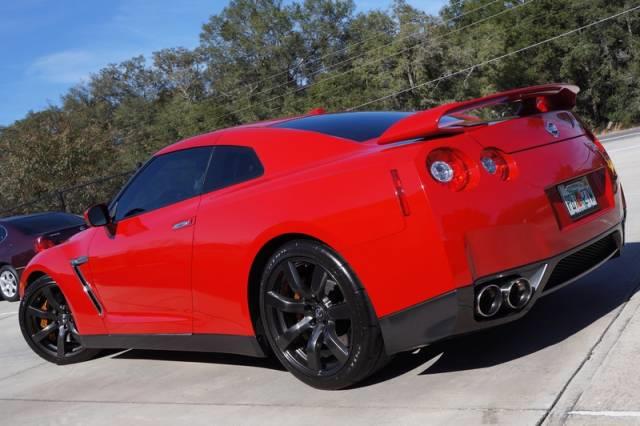 Nissan GT-R 2010 photo 33