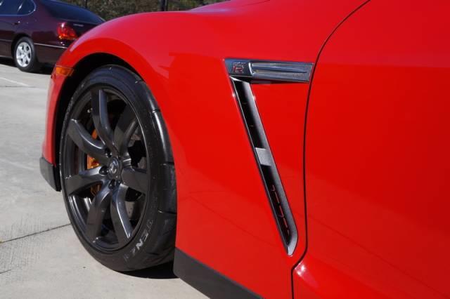 Nissan GT-R 2010 photo 36