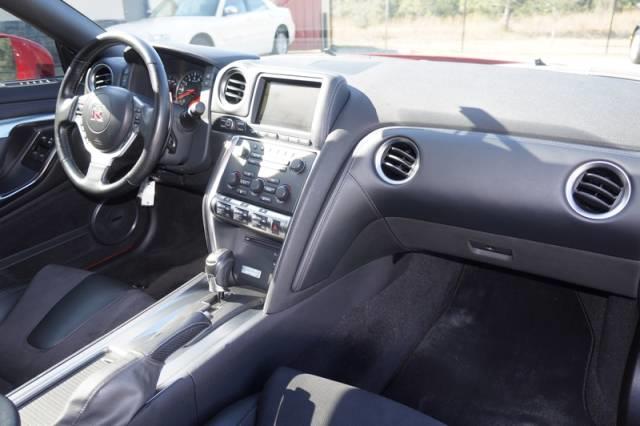 Nissan GT-R 2010 photo 46