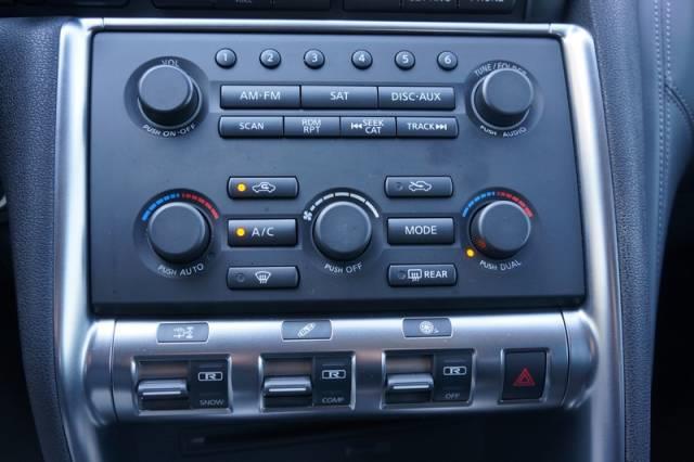 Nissan GT-R 2010 photo 71