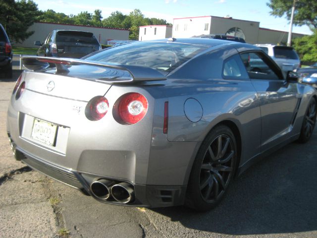 Nissan GT-R 2012 photo 1