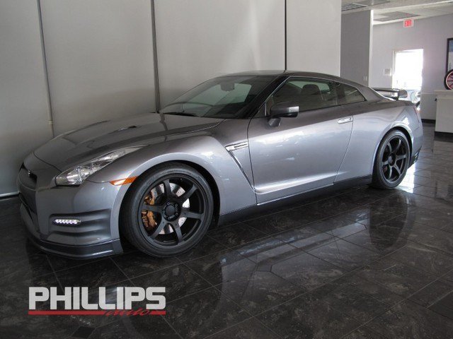 Nissan GT-R 2012 photo 3