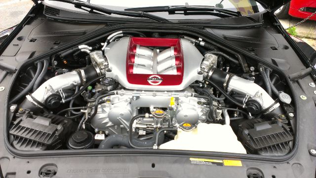 Nissan GT-R 2013 photo 12