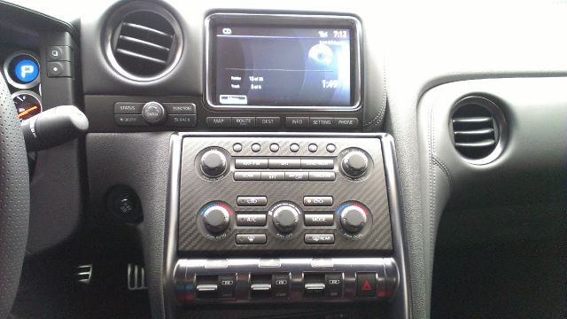 Nissan GT-R 2013 photo 16