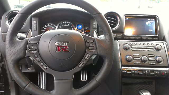Nissan GT-R 2013 photo 9