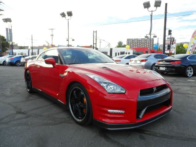 Nissan GT-R 2013 photo 2