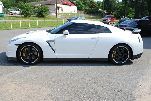 Nissan GT-R 2013 photo 1