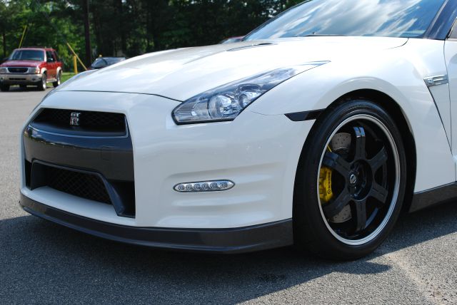 Nissan GT-R 2013 photo 2
