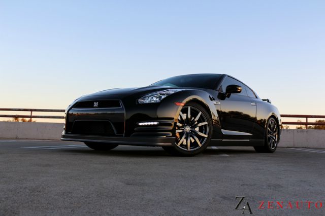 Nissan GT-R 2013 photo 2