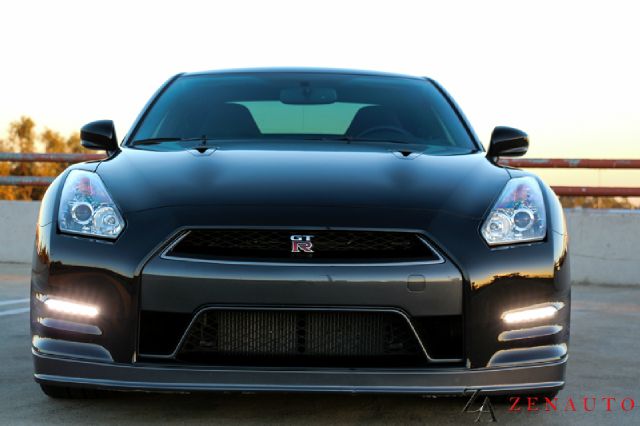 Nissan GT-R 2013 photo 3