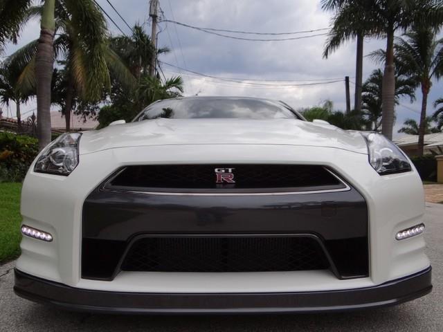 Nissan GT-R Premium Coupe
