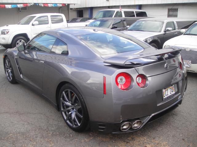 Nissan GT-R 2013 photo 1
