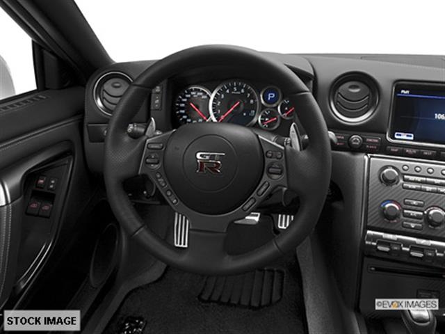 Nissan GT-R 2014 photo 1