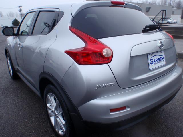 Nissan Juke 2011 photo 2