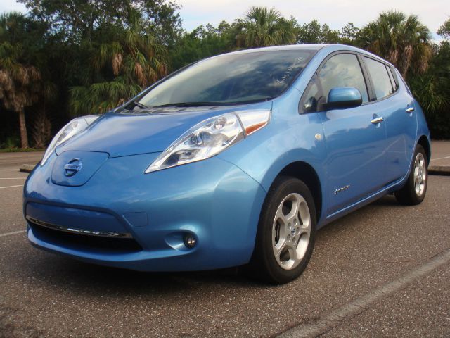 Nissan LEAF 2011 photo 2