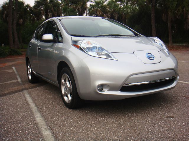 Nissan LEAF 2011 photo 2
